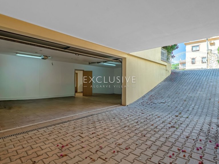 Villa for Sale in Albufeira, Algarve 37