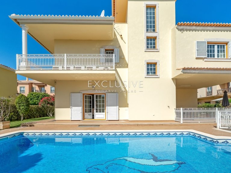 Villa for Sale in Albufeira, Algarve 40