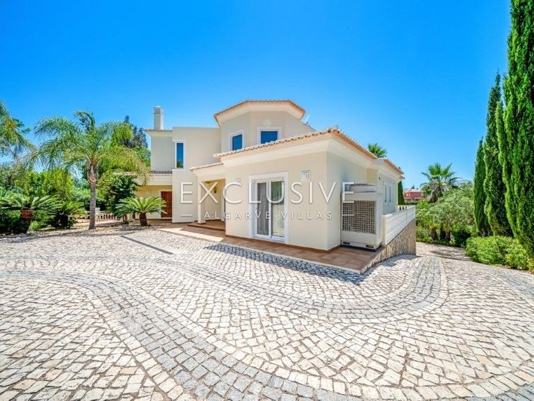 Villa for Sale in Carvoeiro, Algarve 50