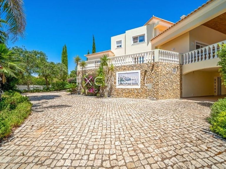 Villa for Sale in Carvoeiro, Algarve 47