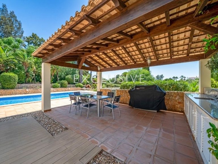 Villa for Sale in Carvoeiro, Algarve 40