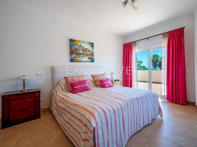 Villa for Sale in Carvoeiro, Algarve 34