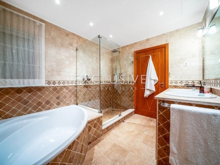 Villa for Sale in Carvoeiro, Algarve 28