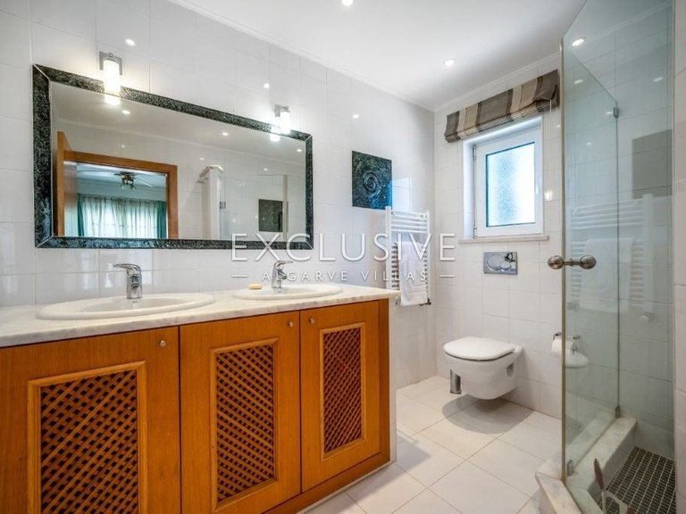 Villa for Sale in Carvoeiro, Algarve 20