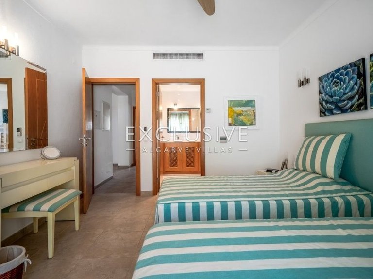 Villa for Sale in Carvoeiro, Algarve 19