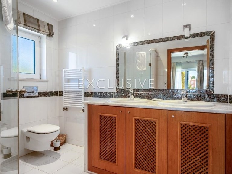 Villa for Sale in Carvoeiro, Algarve 17