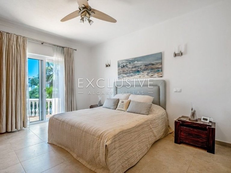 Villa for Sale in Carvoeiro, Algarve 15