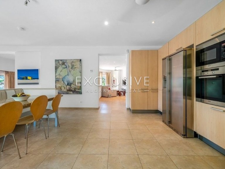 Villa for Sale in Carvoeiro, Algarve 12