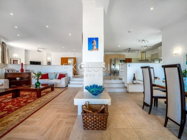 Villa for Sale in Carvoeiro, Algarve 9