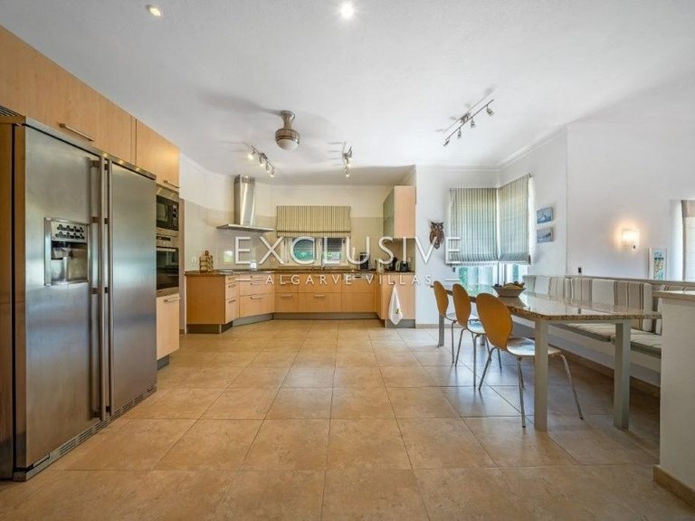 Villa for Sale in Carvoeiro, Algarve 3