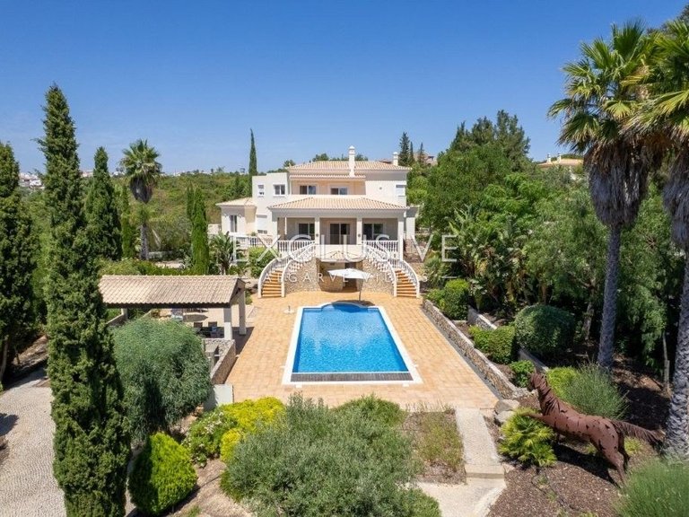 Villa for Sale in Carvoeiro, Algarve 1