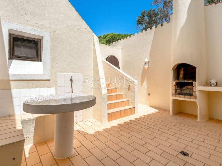 Villa for Sale in Carvoeiro, Algarve 39