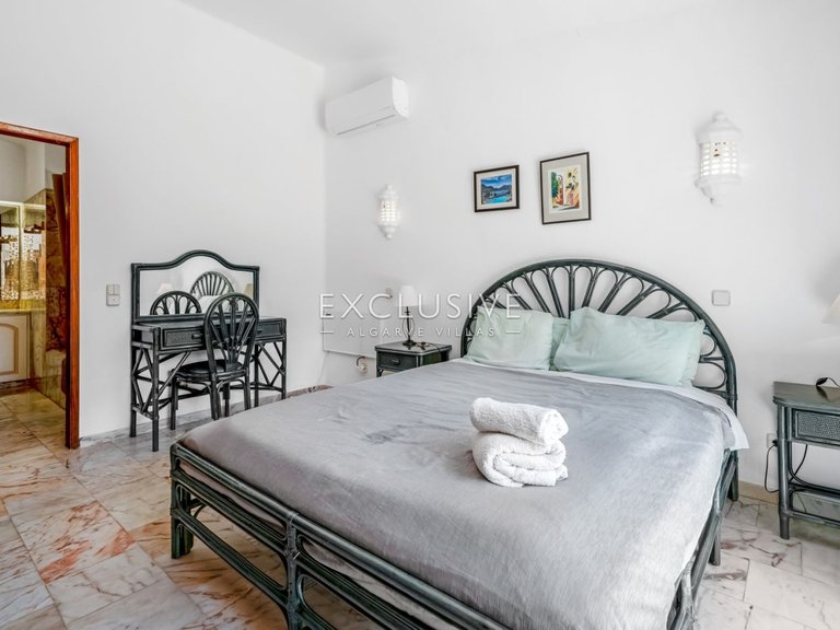 Villa for Sale in Carvoeiro, Algarve 37