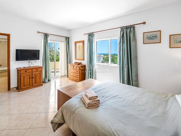 Villa for Sale in Carvoeiro, Algarve 25