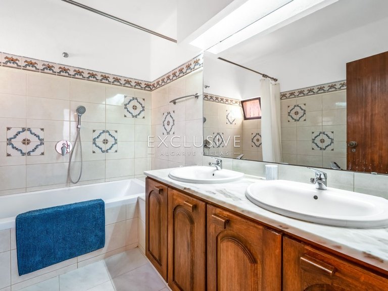 Villa for Sale in Carvoeiro, Algarve 23