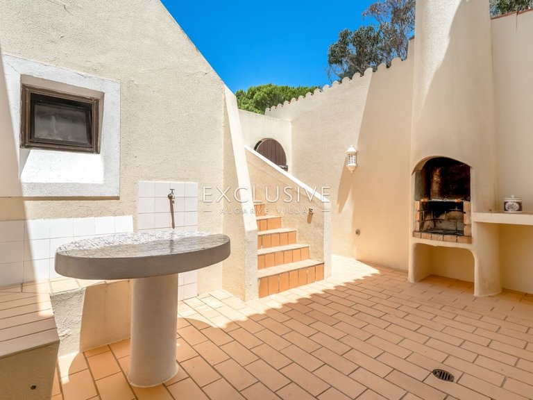 Villa for Sale in Carvoeiro, Algarve 17