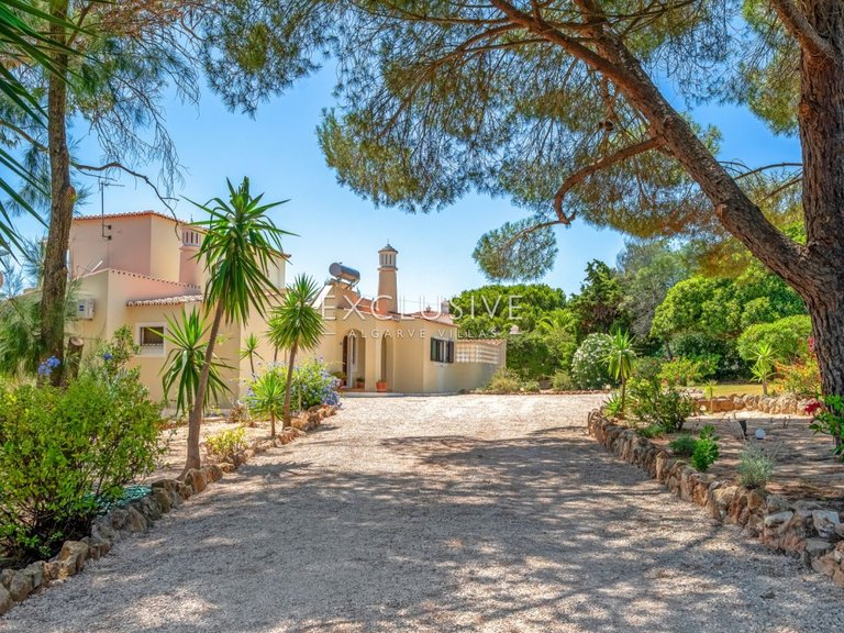 Villa for Sale in Carvoeiro, Algarve 6