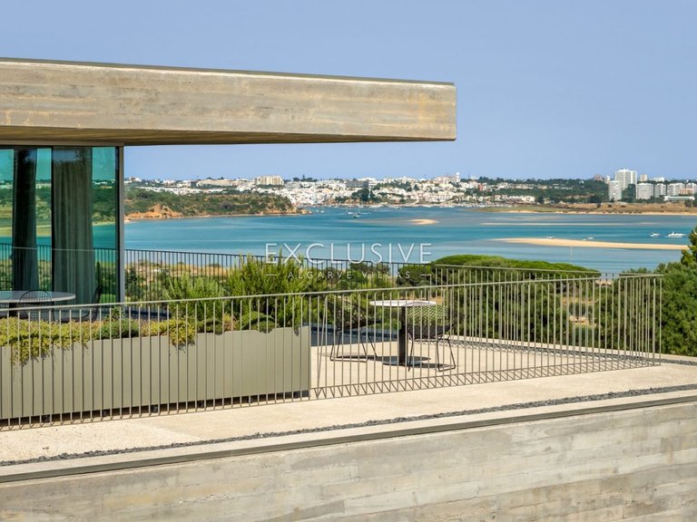 Villa for Sale in Praia Da Luz, Algarve 1