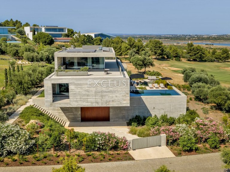 Villa for Sale in Praia Da Luz, Algarve 3