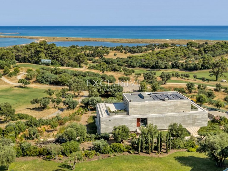 Villa for Sale in Praia Da Luz, Algarve 32