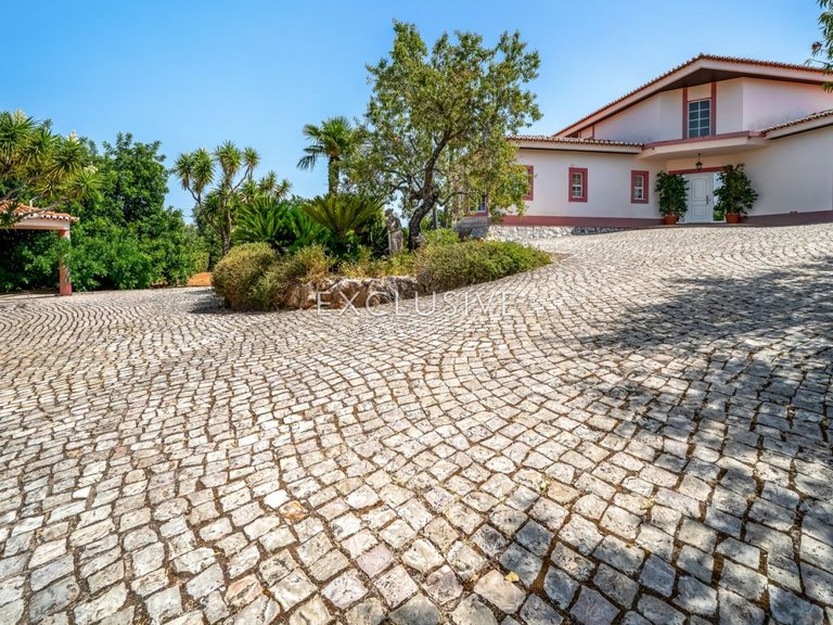 Villa for Sale in Carvoeiro, Algarve 44