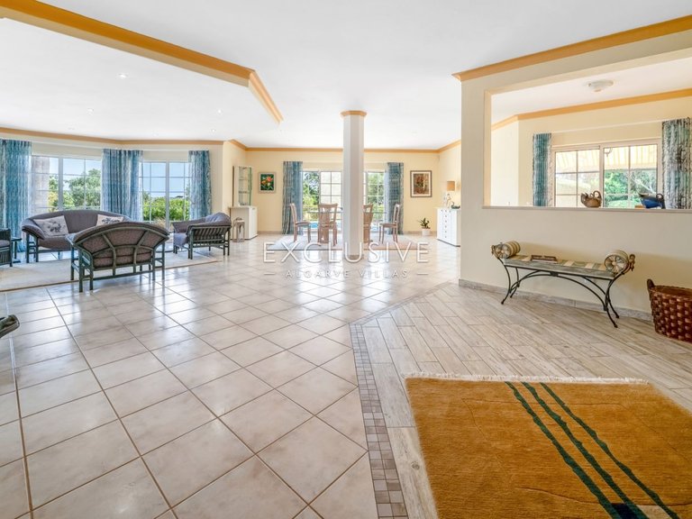 Villa for Sale in Carvoeiro, Algarve 7