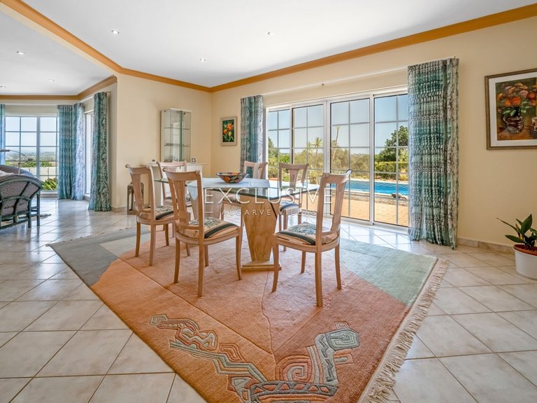 Villa for Sale in Carvoeiro, Algarve 11