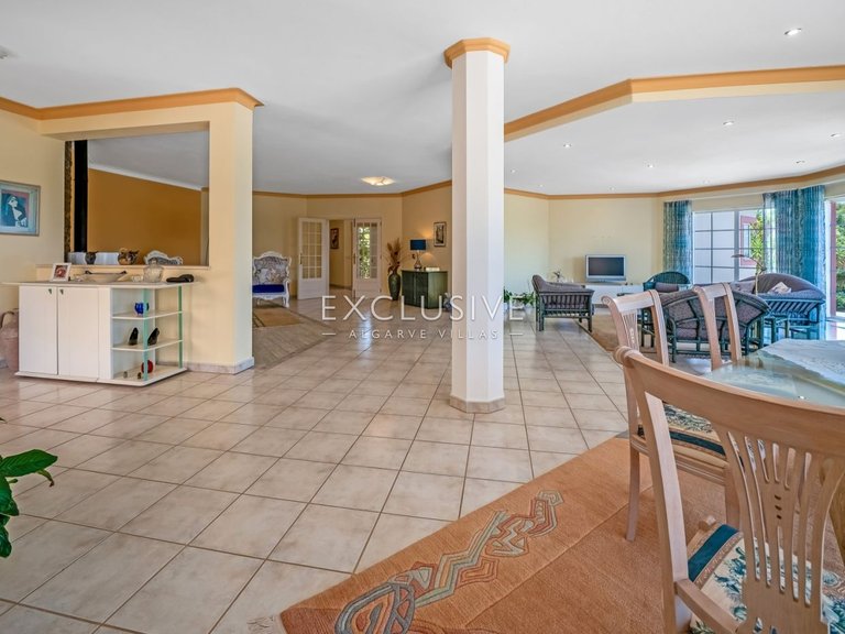 Villa for Sale in Carvoeiro, Algarve 10