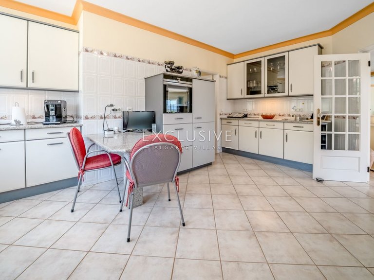 Villa for Sale in Carvoeiro, Algarve 13