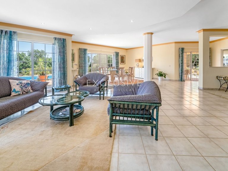 Villa for Sale in Carvoeiro, Algarve 9