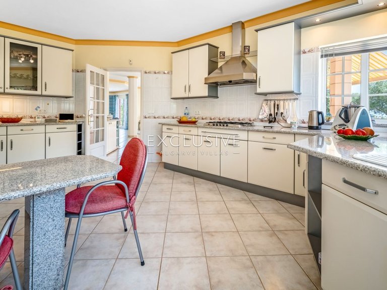 Villa for Sale in Carvoeiro, Algarve 14