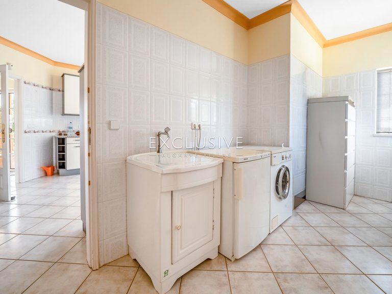 Villa for Sale in Carvoeiro, Algarve 15