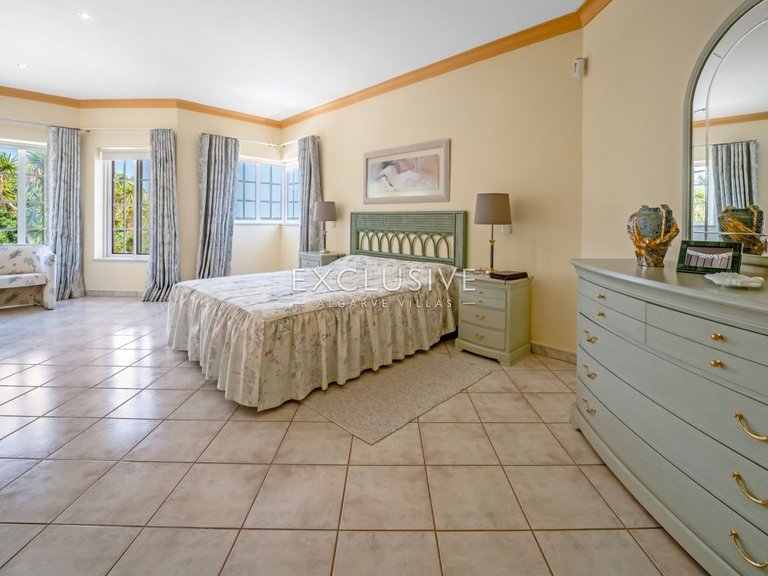 Villa for Sale in Carvoeiro, Algarve 18