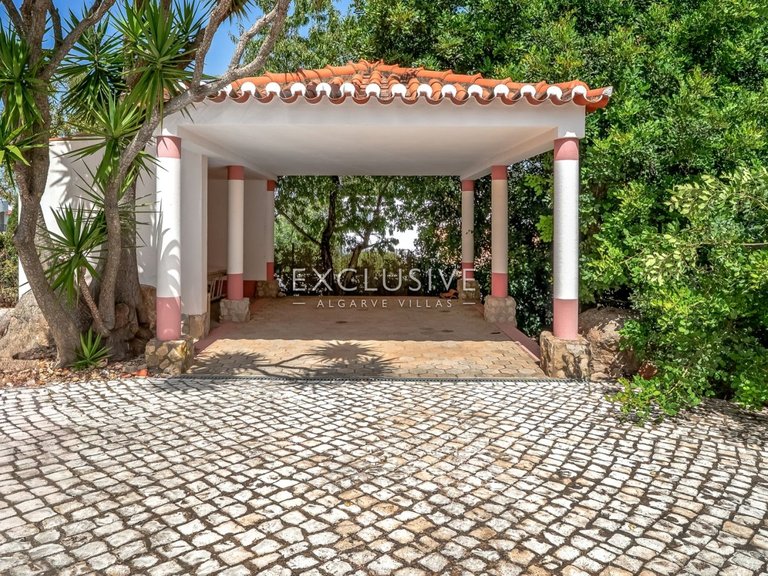 Villa for Sale in Carvoeiro, Algarve 43