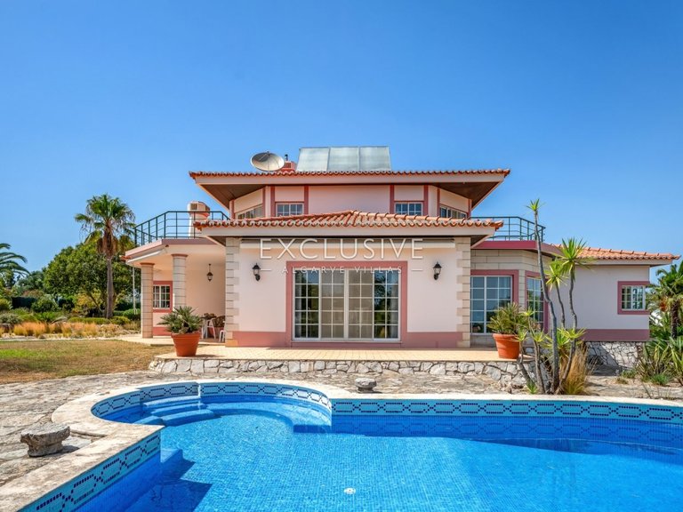 Villa for Sale in Carvoeiro, Algarve 1
