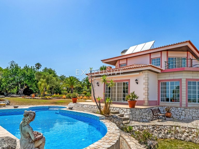 Villa for Sale in Carvoeiro, Algarve 2