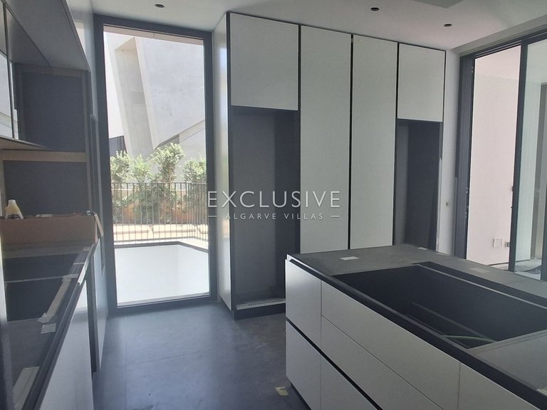 Villa for Sale in Vilamoura, Algarve 12