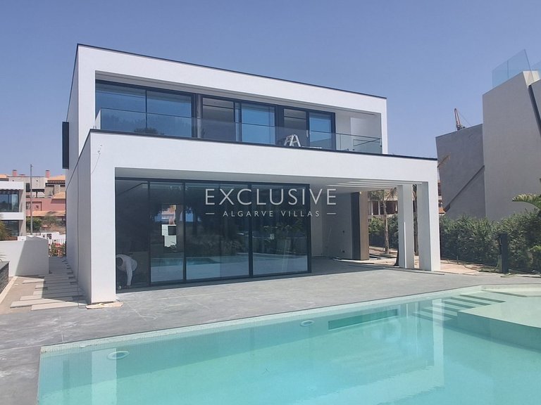 Villa for Sale in Vilamoura, Algarve 2