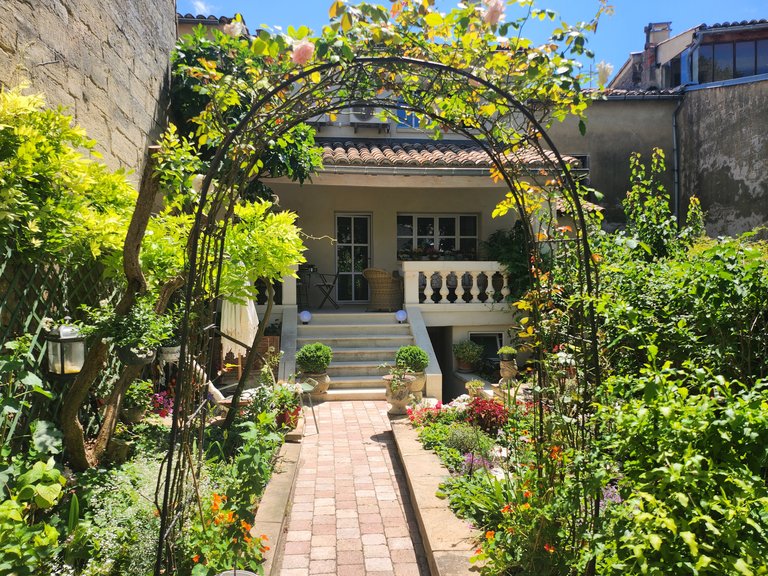 Villa for Sale in Uzes, Uzes Area 1