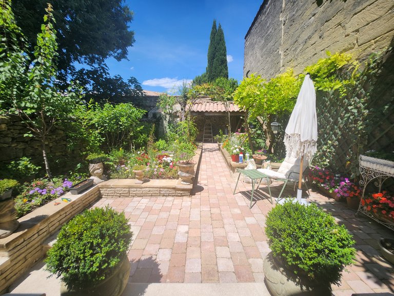 Villa for Sale in Uzes, Uzes Area 9