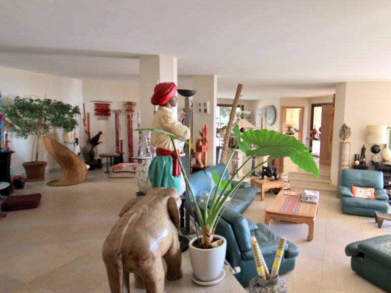 Villa for Sale in Nice, Nice Area 13