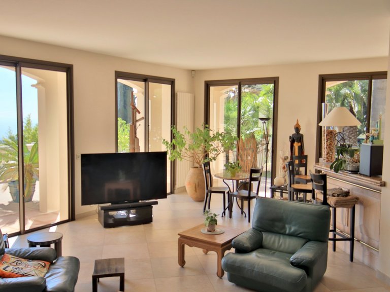 Villa for Sale in Nice, Nice Area 15
