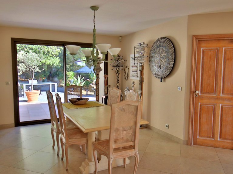 Villa for Sale in Nice, Nice Area 16