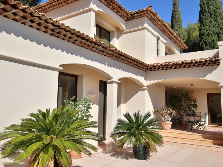 Villa for Sale in Nice, Nice Area 4