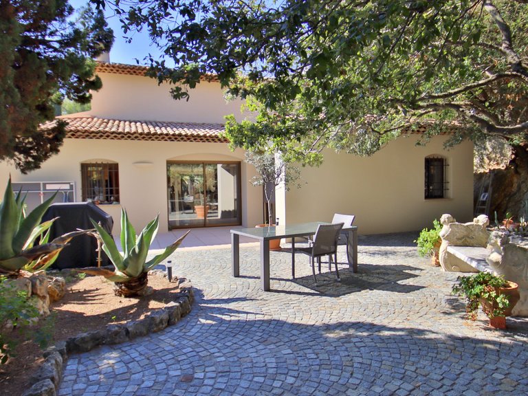 Villa for Sale in Nice, Nice Area 8