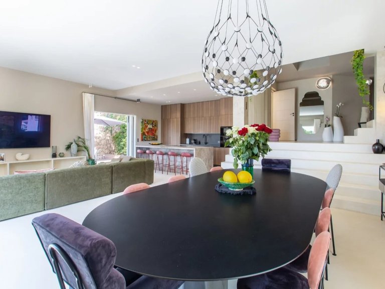 Villa for Sale in Nice, Nice Area 15