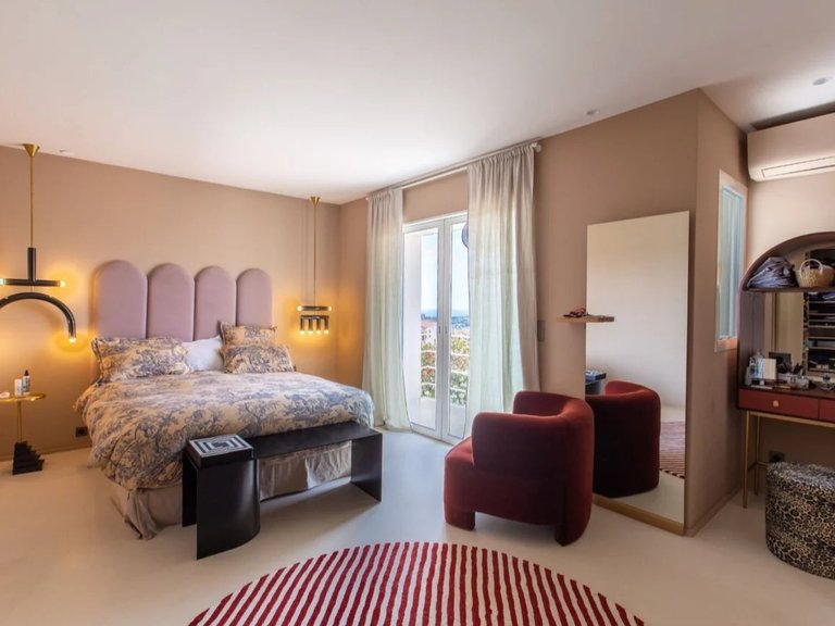 Villa for Sale in Nice, Nice Area 17