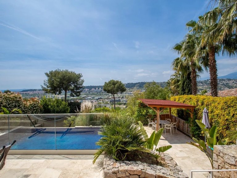 Villa for Sale in Nice, Nice Area 4