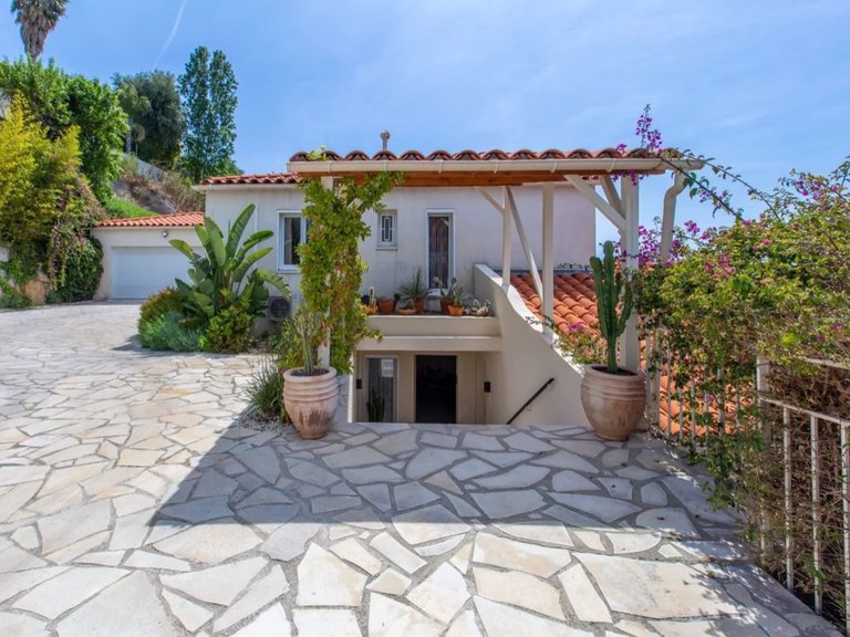 Villa for Sale in Nice, Nice Area 5
