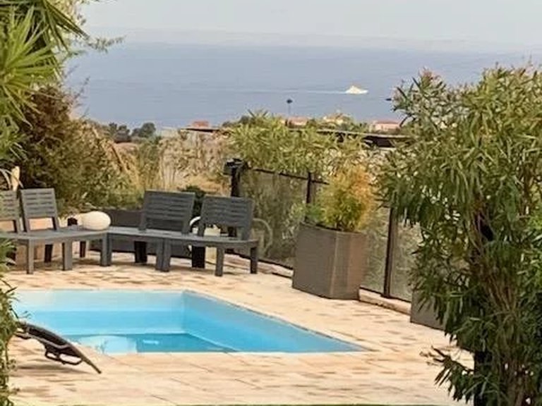 Villa for Sale in Nice, Nice Area 4